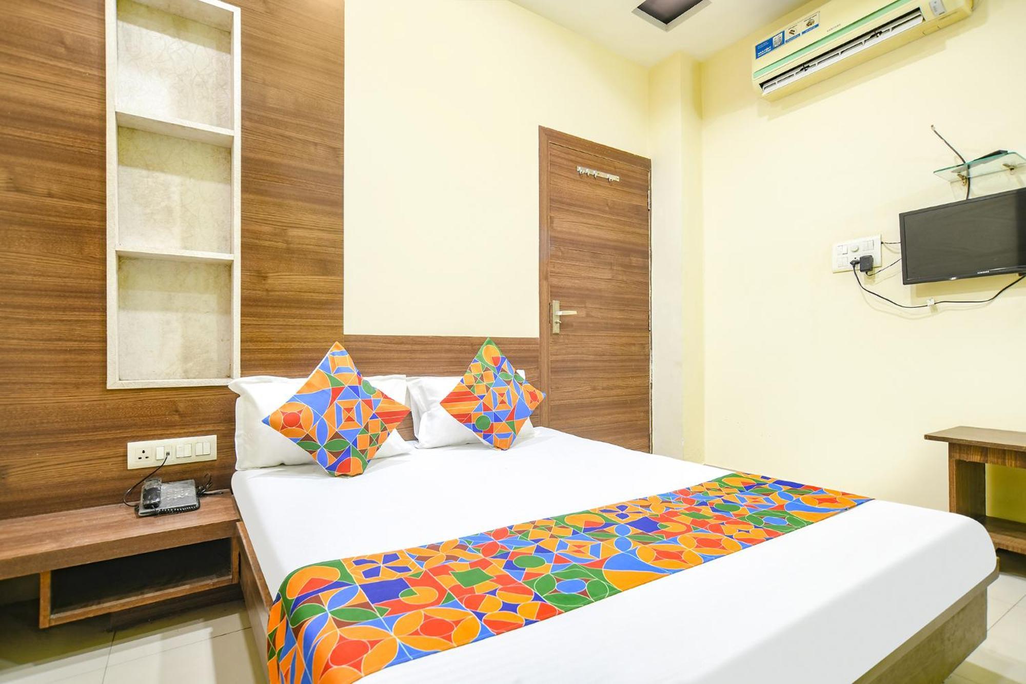 Fabexpress Blue Star Hotel Ujjain Eksteriør billede