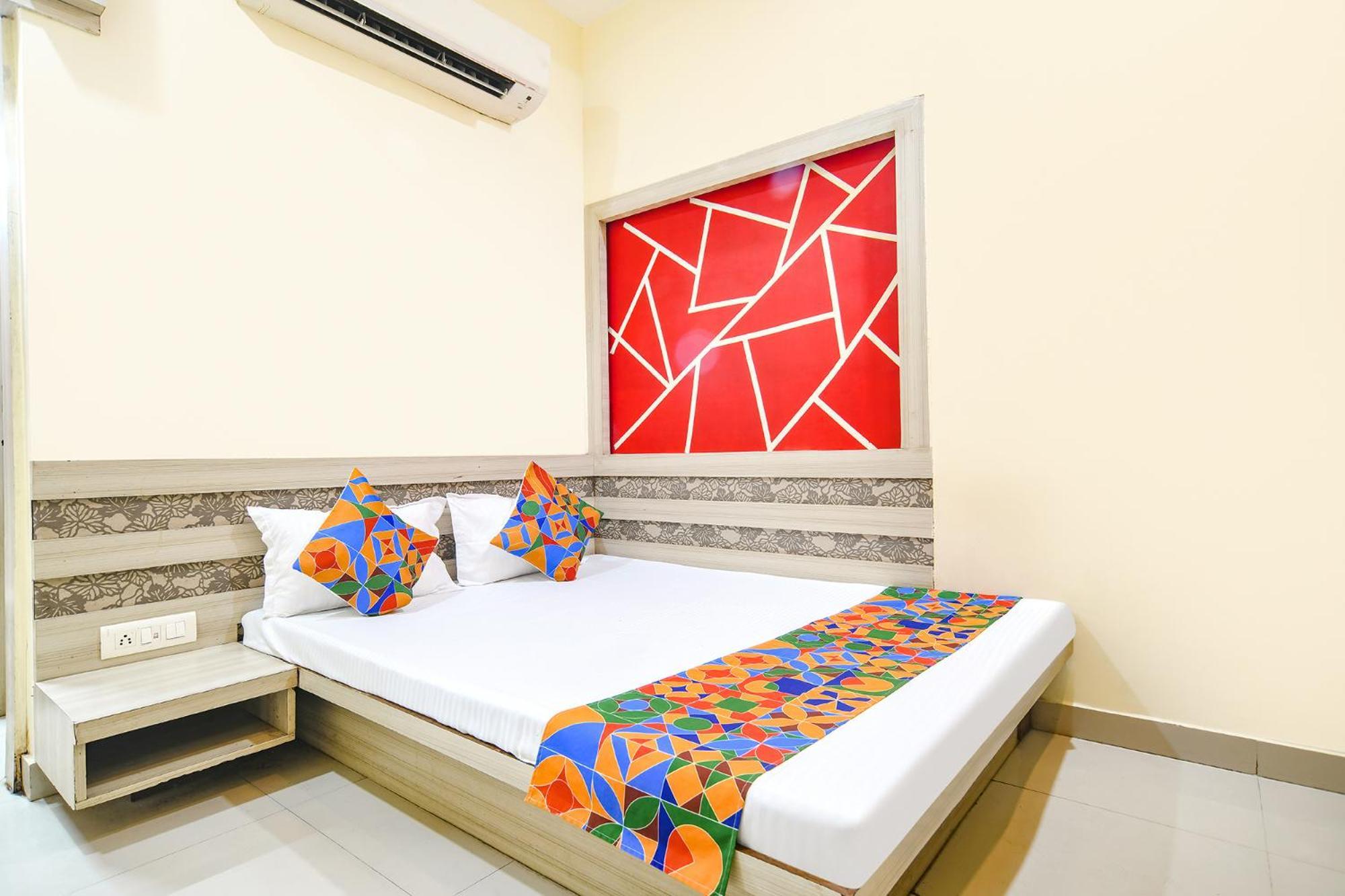 Fabexpress Blue Star Hotel Ujjain Eksteriør billede