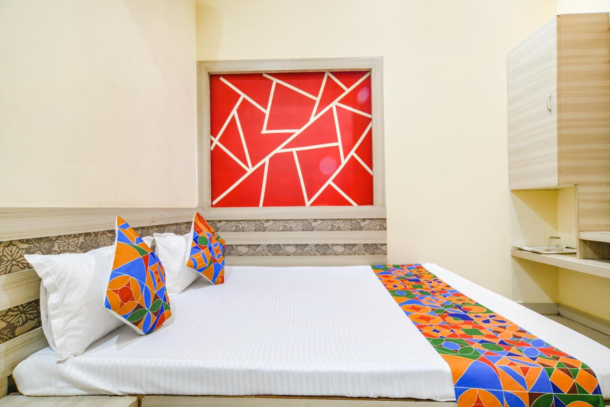 Fabexpress Blue Star Hotel Ujjain Eksteriør billede
