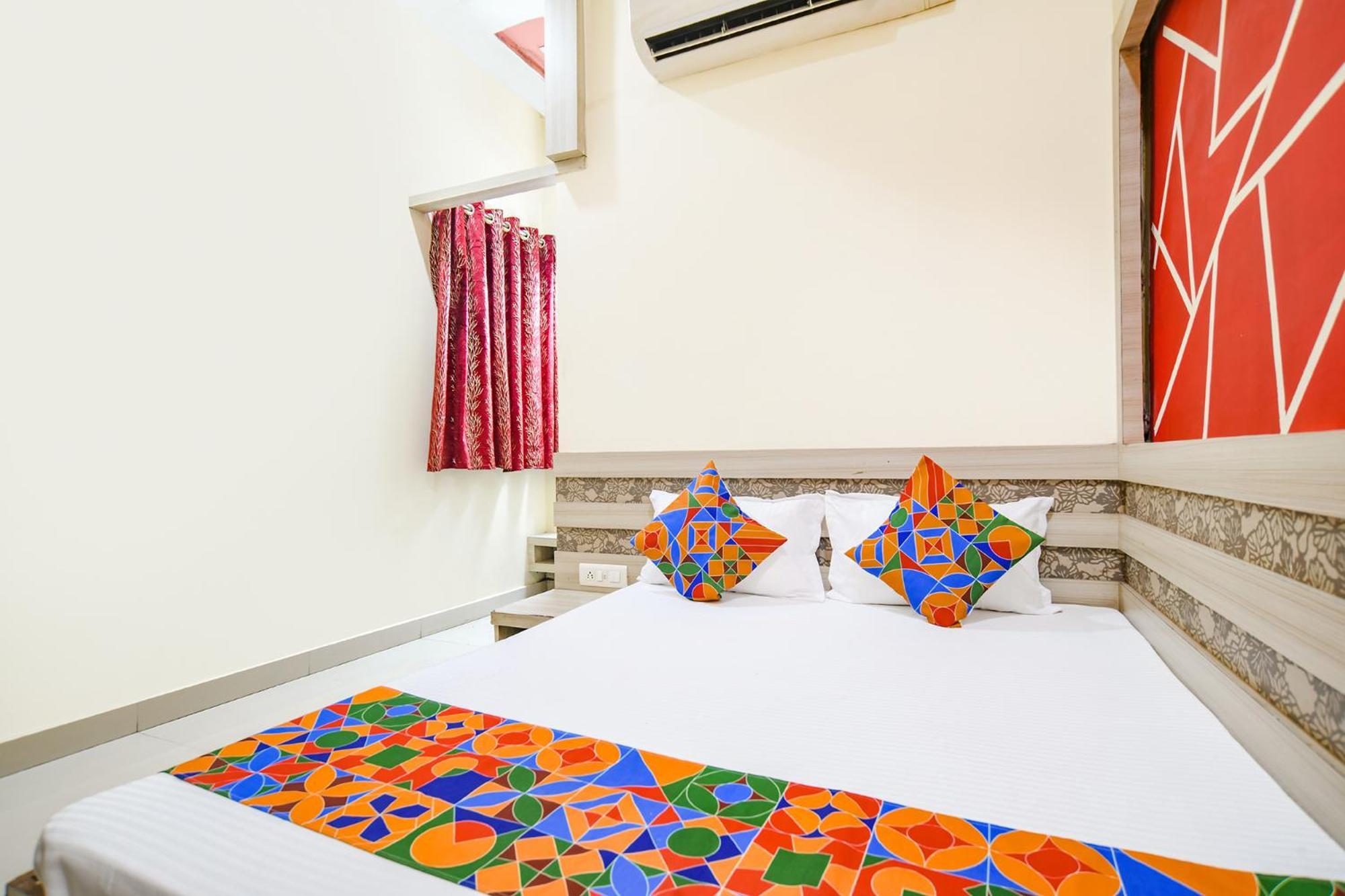 Fabexpress Blue Star Hotel Ujjain Eksteriør billede