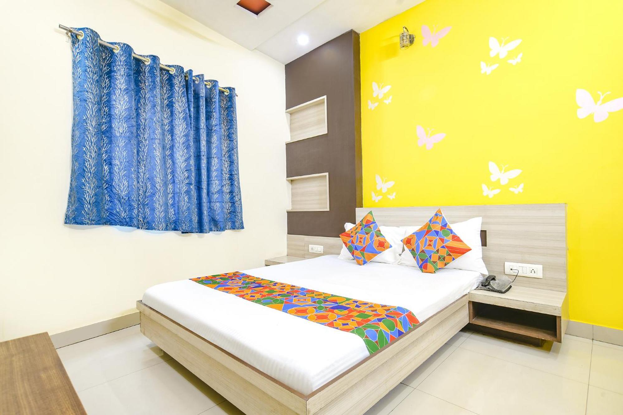 Fabexpress Blue Star Hotel Ujjain Eksteriør billede