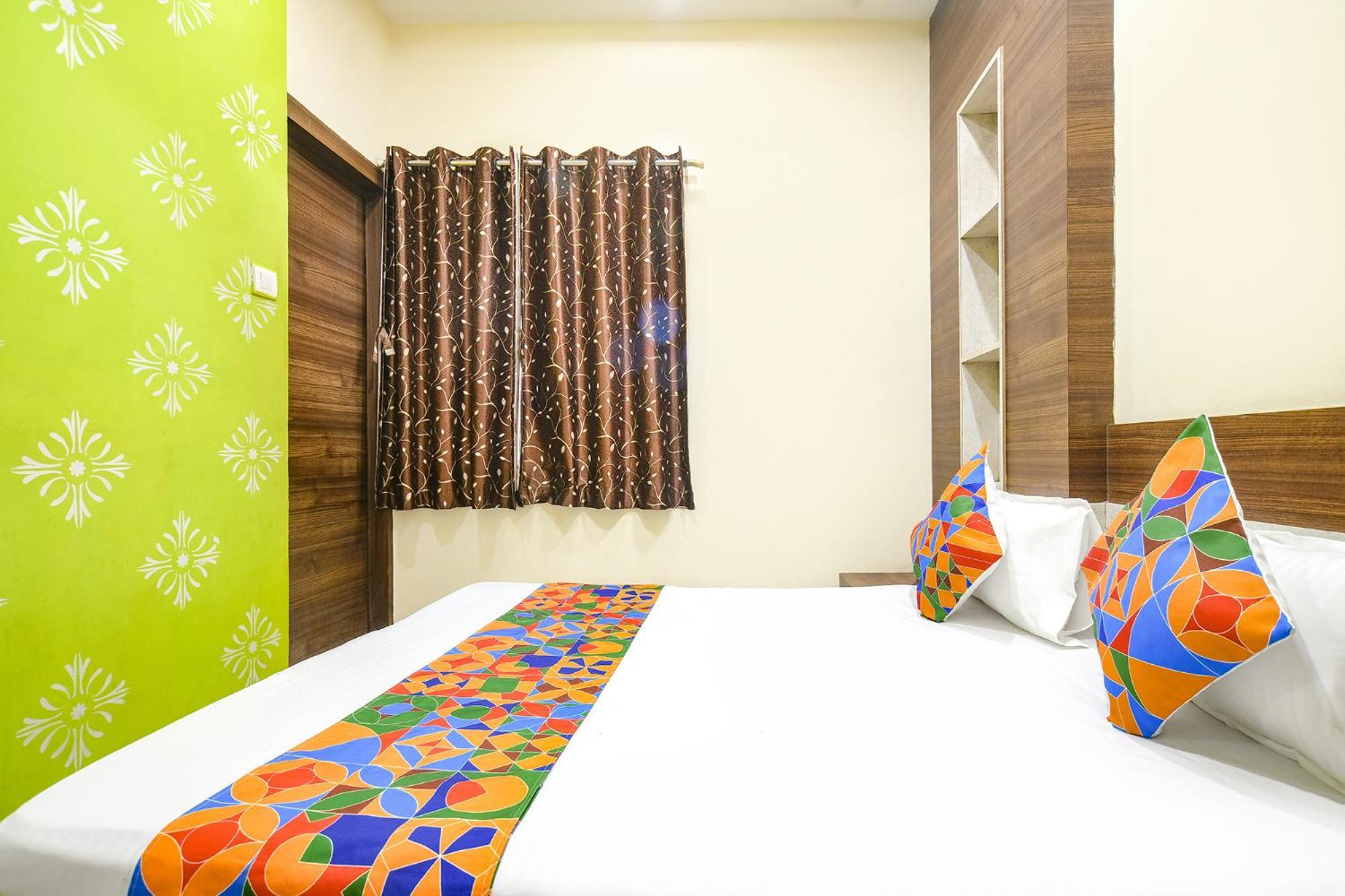 Fabexpress Blue Star Hotel Ujjain Eksteriør billede