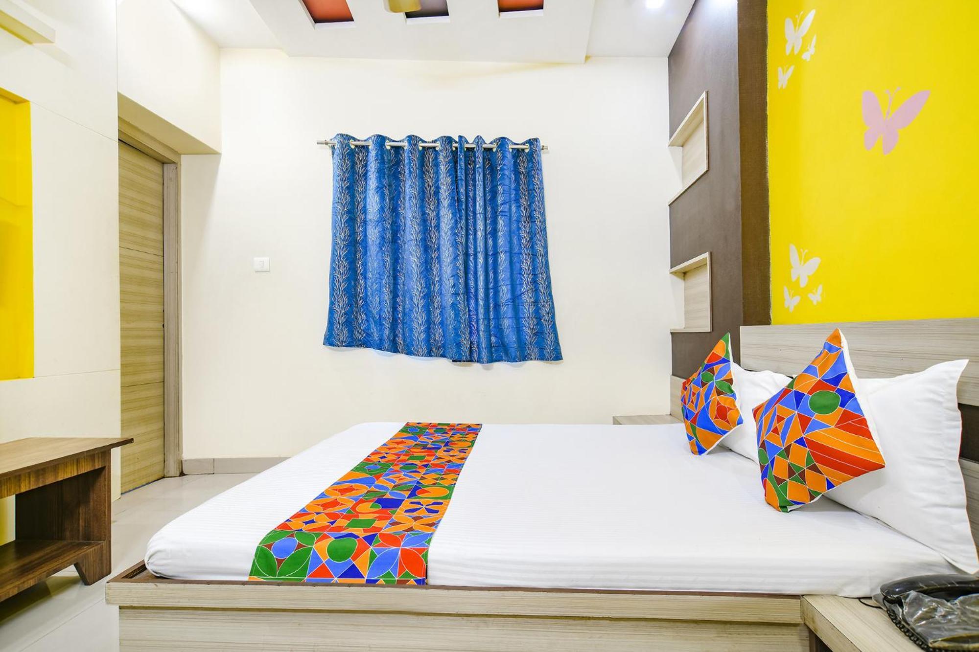 Fabexpress Blue Star Hotel Ujjain Eksteriør billede