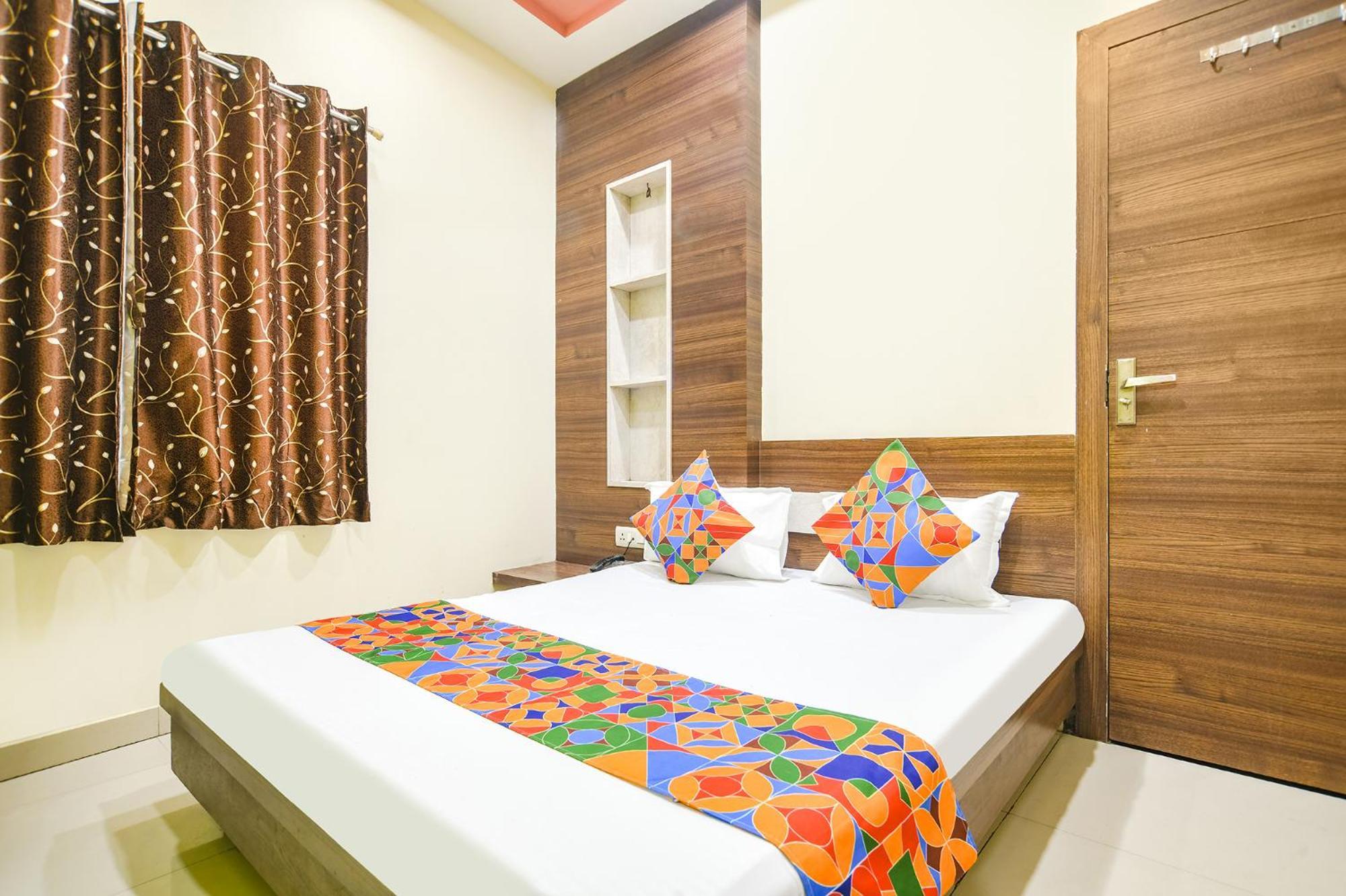 Fabexpress Blue Star Hotel Ujjain Eksteriør billede