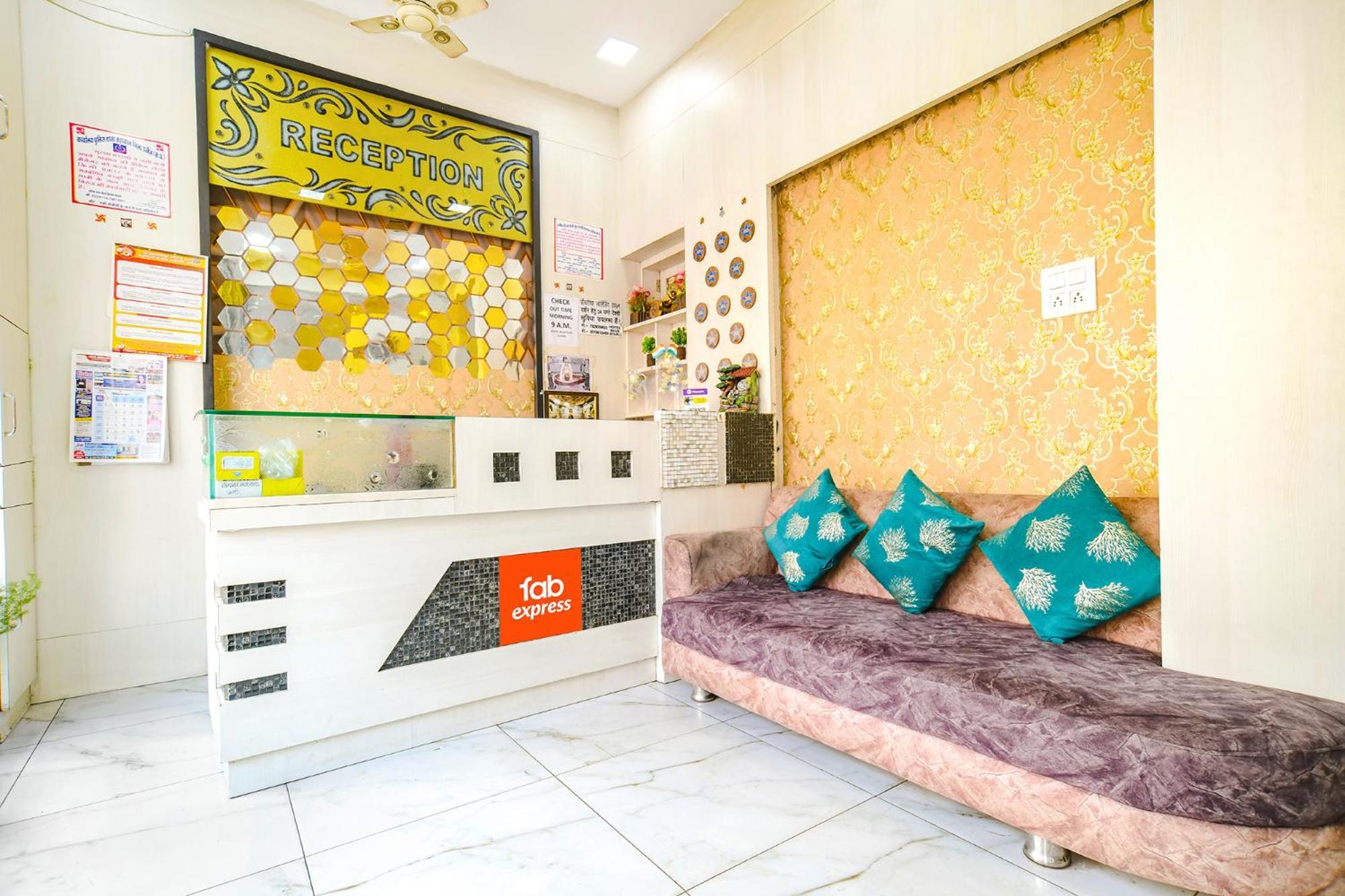 Fabexpress Blue Star Hotel Ujjain Eksteriør billede